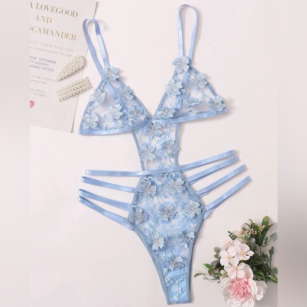 ROMWE Floral Embroidered Teddy Bodysuit